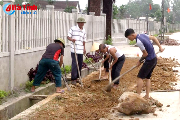 Hiến đất mở đường, “đại công trường” ở thị trấn Cẩm Xuyên