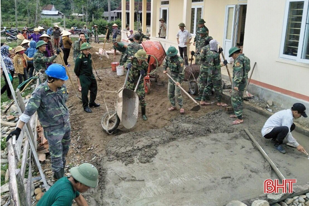 Cán bộ, chiến sỹ biên phòng giúp thôn biên giới xây dựng NTM