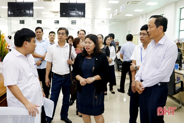 Bôlykhămxay đánh giá cao tính chuyên nghiệp, hiện đại trong giải quyết thủ tục hành chính của Hà Tĩnh