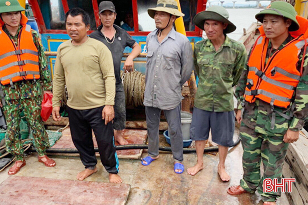 Biên phòng Hà Tĩnh liên tục truy kích tàu giã cào khai thác trái phép trên biển