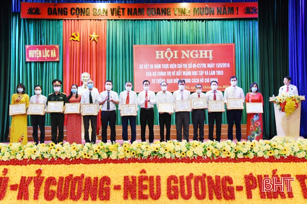 Lộc Hà tôn vinh 42 điển hình học tập và làm theo gương Bác