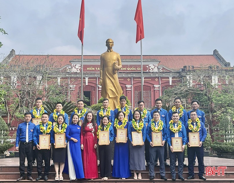 Đoàn khối CCQ&DN Hà Tĩnh tuyên dương 15 gương thanh niên tiên tiến làm theo lời Bác