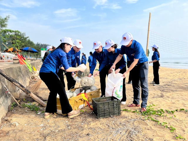 Thanh niên hành động vì đại dương không rác nhựa