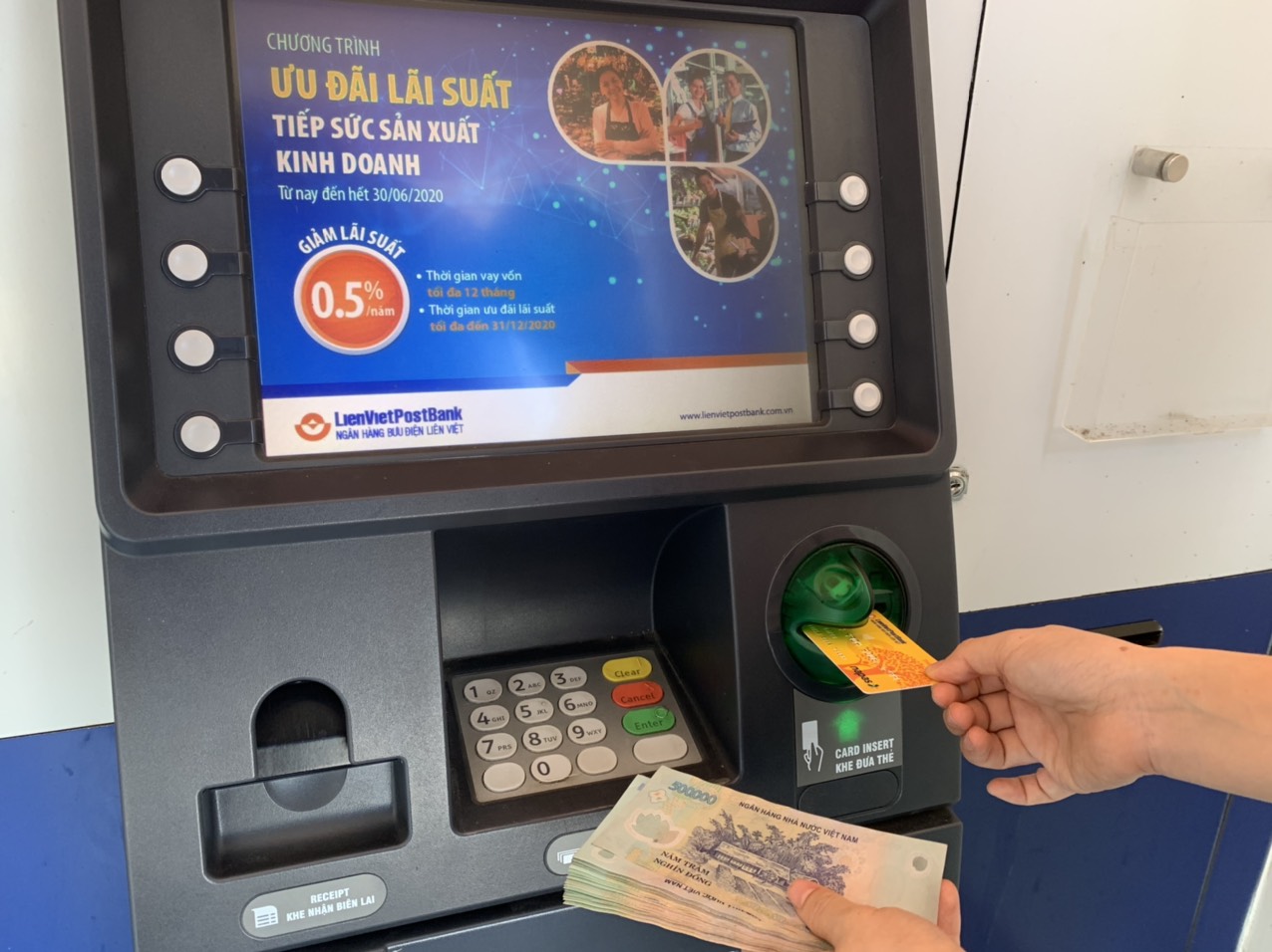 Nhận lương hưu, trợ cấp BHXH qua tài khoản ATM