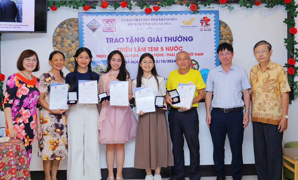 Hội Tem Khánh Hòa tổ chức trao tặng giải thưởng Triển lãm tem 5 nước – Việt Nam 2024