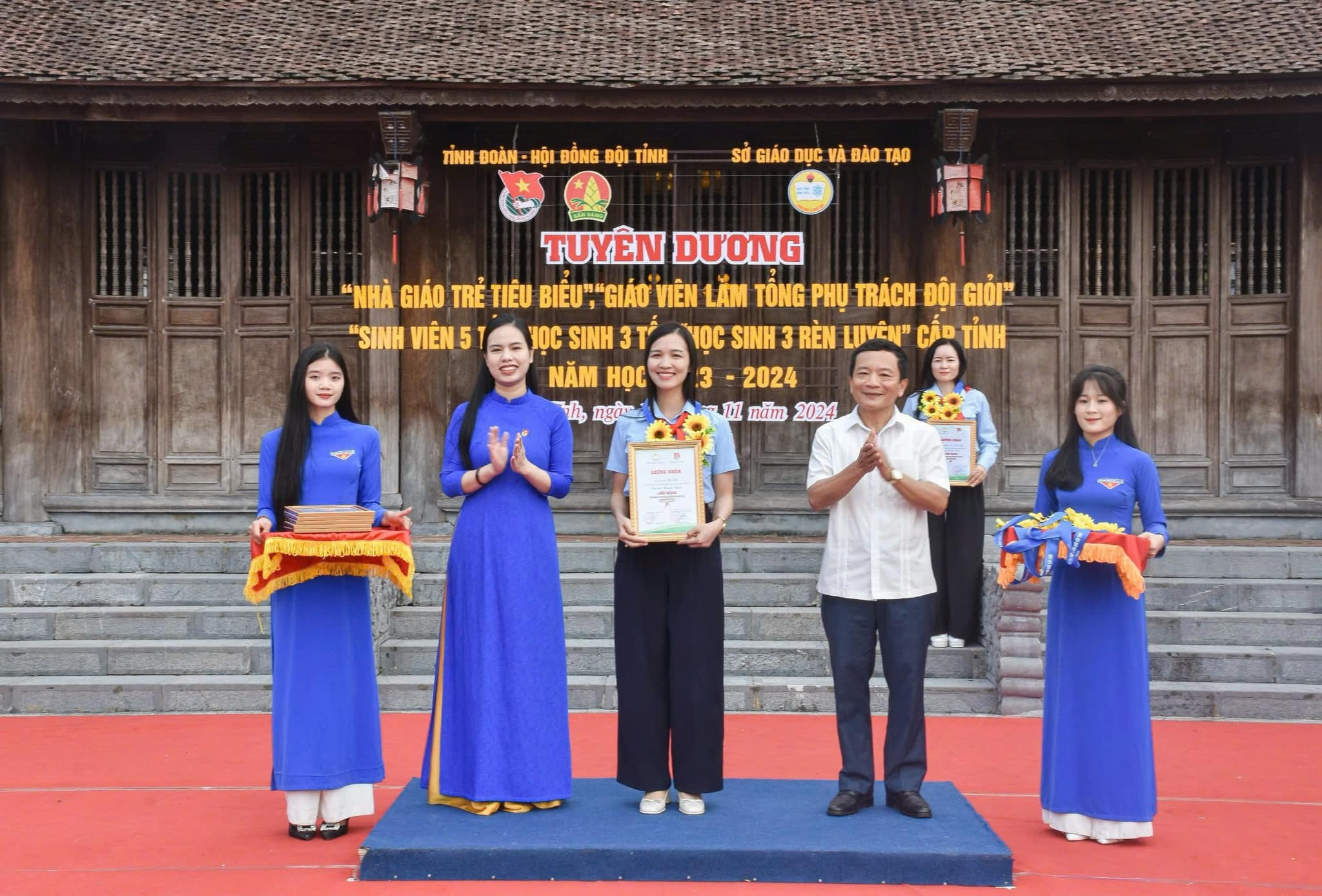 TP Hà Tĩnh tôn vinh nhà giáo trẻ tiêu biểu và học sinh 3 tốt